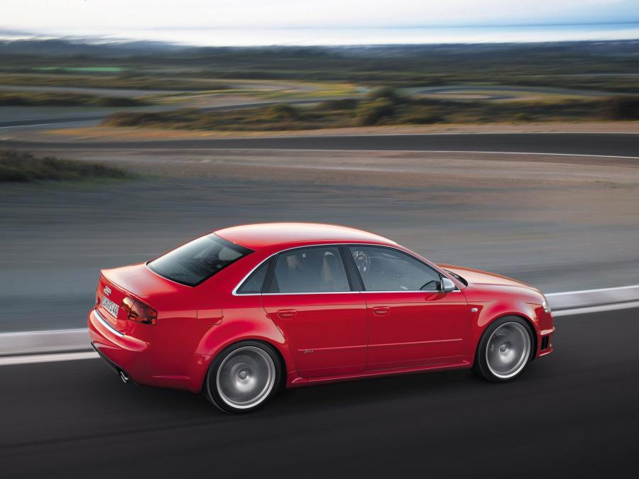  Audi RS4 Sedan (B7, 8E) 2005 года  (фото 15 из 48)